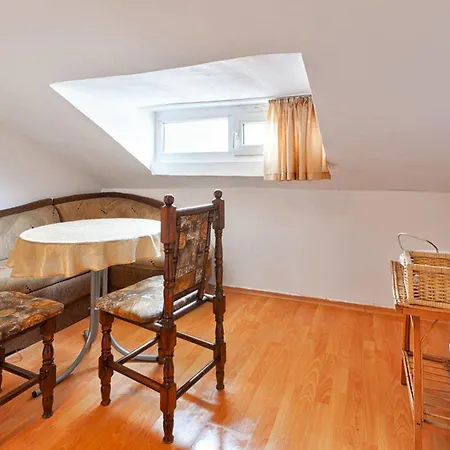 Samuil Apartment *